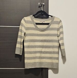 GAP Women's Gray and Cream Striped Sweater